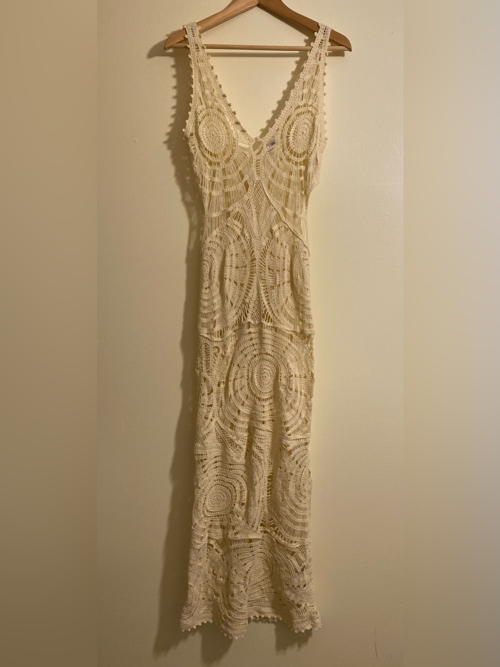 Zara Crochet V-Neck Midi Dress in Cream. Size S . Style 2712/335/712